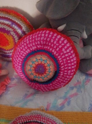 2 Cojines Redondos Tejidos