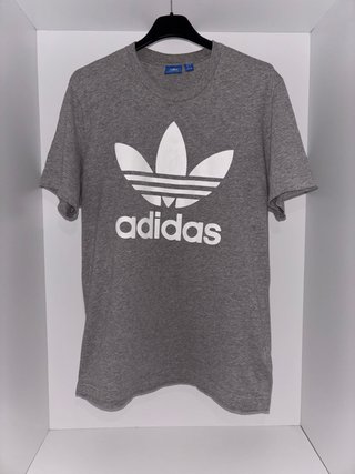 Camiseta Adidas Originals gris logo trébol