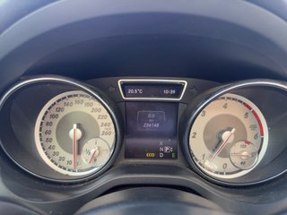 SE VENDE MERCEDES CLA 220CDI AMG DEL 2015