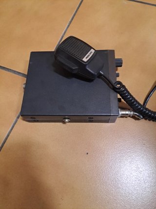 Emisora President Wilsonde 27 MHz AM/FM.