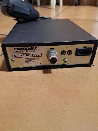 Emisora President Wilsonde 27 MHz AM/FM.