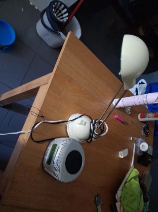 Lámpara con radio despertador