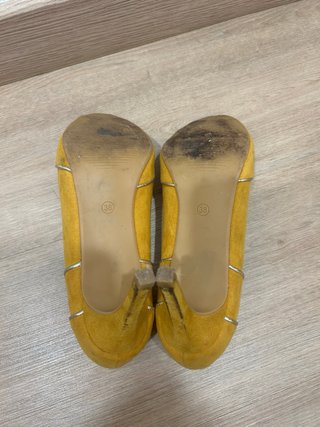 Zapatos de Tacón Amarillos y Dorados
