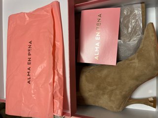 Botines Alma en Pena Beige ante.Talla 37a estrenar