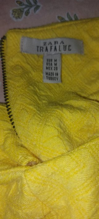Mono falda pantalón amarillo Zara
