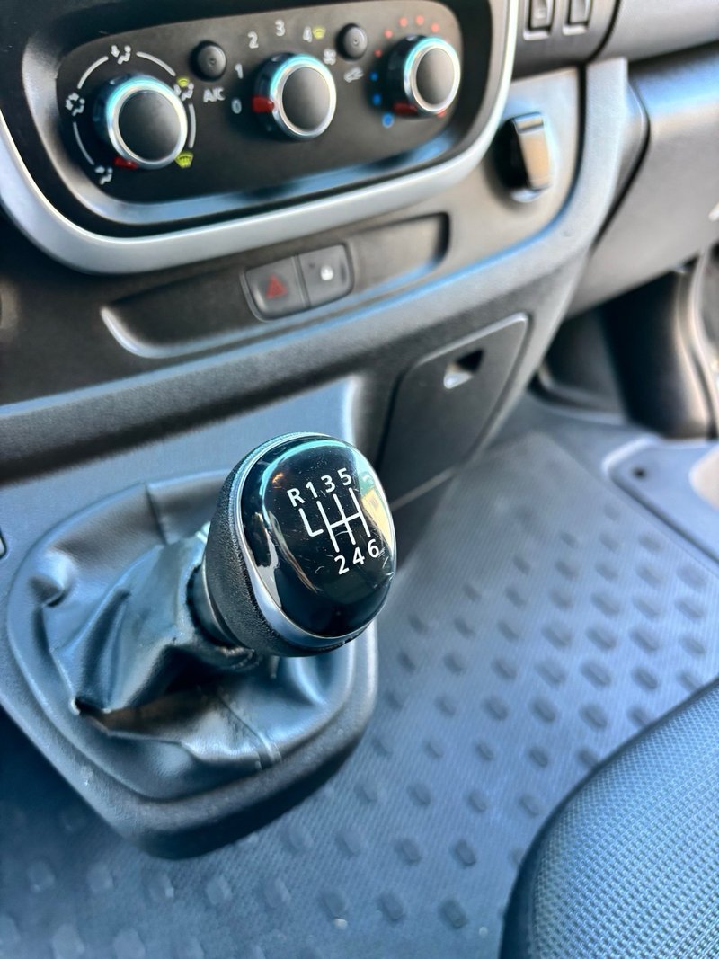 Renault Trafic 2020, foto 13