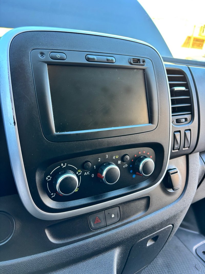 Renault Trafic 2020, foto 12