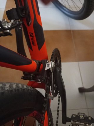 Bicicleta Scott Scale roja fosforita como nueva