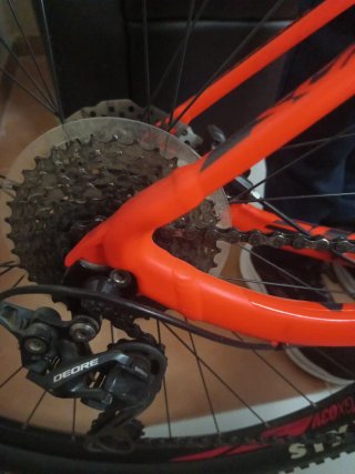 Bicicleta Scott Scale roja fosforita como nueva