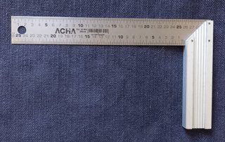[295.1]  Escuadra de carpintero ACHA  30cm  metal