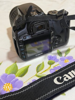 Cámara Canon EOS con cargador batería mala