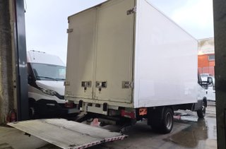 Iveco  Daily  2018 Caja cerrada con Plataforma