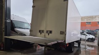 Iveco  Daily  2018 Caja cerrada con Plataforma