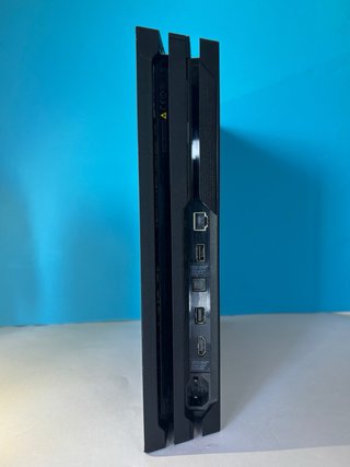 PS4 Pro (PlayStation 4 Pro) con Mando