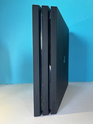 PS4 Pro (PlayStation 4 Pro) con Mando