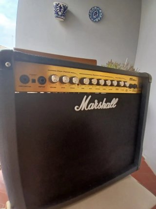 Amplificador Marshall MG30DFX Negro