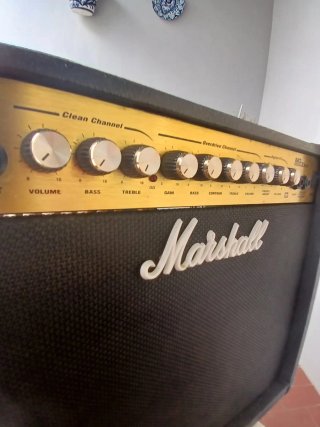 Amplificador Marshall MG30DFX Negro