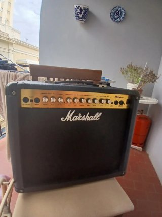 Amplificador Marshall MG30DFX Negro