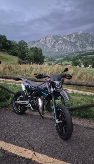 Rieju MRT 50 Pro Supermotard Negra/Azul