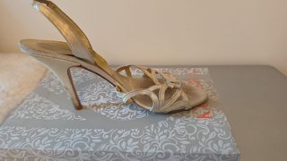 Sandalias doradas piel tacón alto talla 37.5