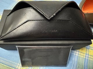 Fundas para gafas Dior, Tous, Versace