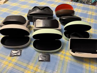 Fundas para gafas Dior, Tous, Versace