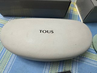 Fundas para gafas Dior, Tous, Versace