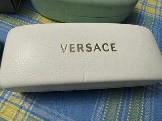 Fundas para gafas Dior, Tous, Versace
