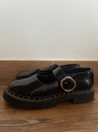 Zapatos charol negros con hebilla