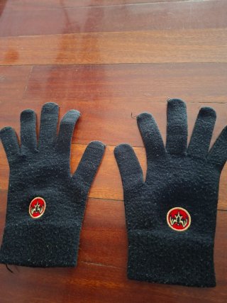Guantes Negros con Emblema
