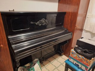 Piano Vertical Negro