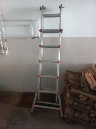 Escalera de Aluminio Plegable