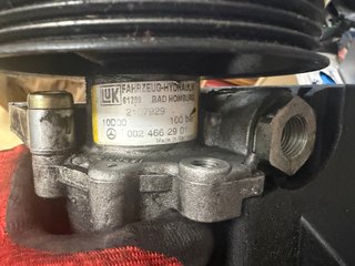 Bomba de Servodirección Mercedes-Benz 2107929