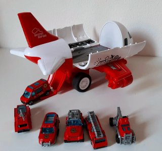 Avión de juguete con 6 vehículos bomberos