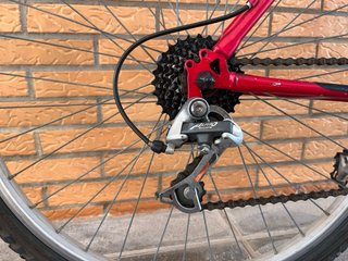 Bicicleta Roja Gitane Akena componentes Shimano