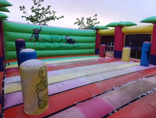 CASTILLO HINCHABLE