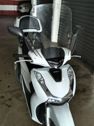 Moto Honda SH Blanca