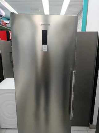 Congelador Vertical Hoover plateada Nofrost