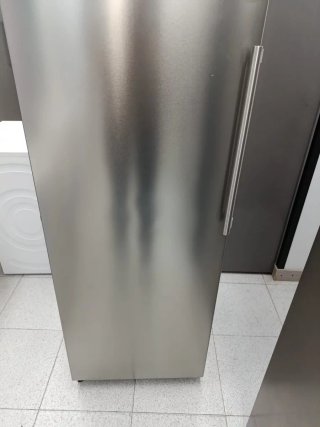 Congelador Vertical Hoover plateada Nofrost