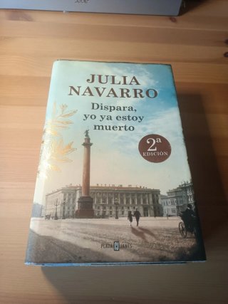 Libro "Dispara, yo ya estoy muerto", Julia Navarro
