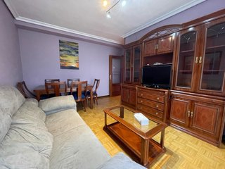 Piso dos dormitorios. Ascensor, garaje y trastero