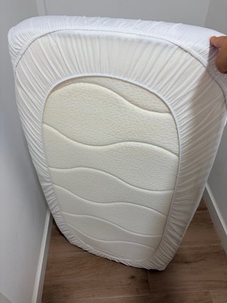 Colchón cuna con funda protectora y sabana
