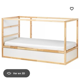 Cama Kura Ikea y libreria regalo.