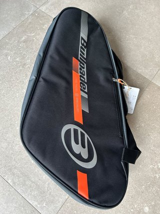 Paletero Bullpadel Negro y Naranja