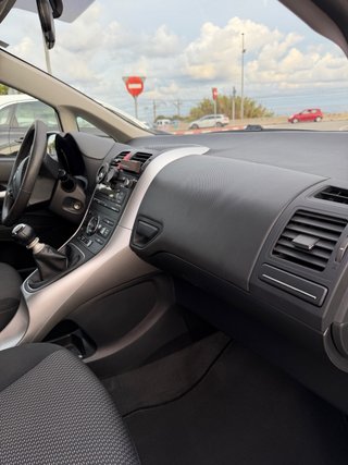 Toyota Auris 2011
