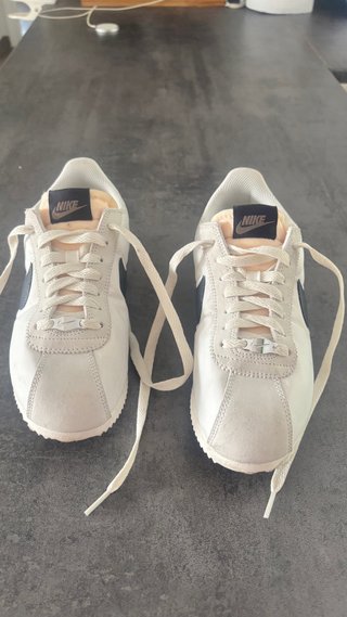 Zapatillas Nike Cortez grises y blancas