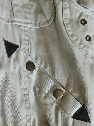 Cazadora bomber/aviador beige con capucha