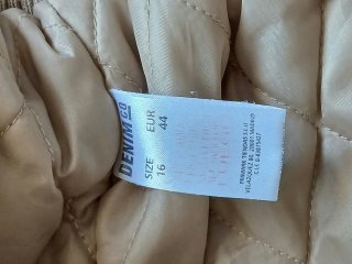 Cazadora bomber/aviador beige con capucha