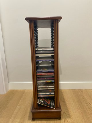 Mueble para CDs con Ruedas