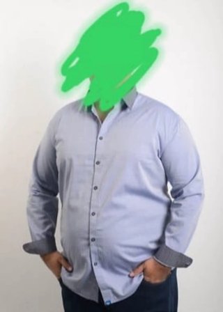 Se vende ropa de tallas grandes de hombre.